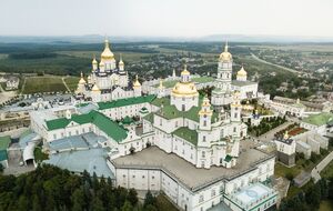 В комплекс Почаевской лавры входит 18 построек, в 2003 году его передали в аренду УПЦ МП на 49 лет