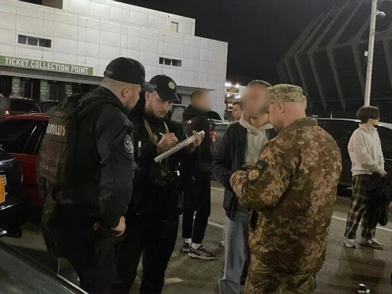 Водіям, які дрифтували, у Києві видавали повістки