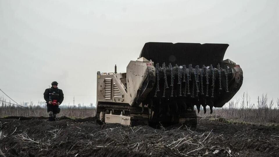 Сольский отметил, что для ускорения разминирования Украина нуждается в спецтехнике