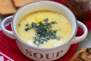 Шампиньоны добавляются в суп в последнюю очередь