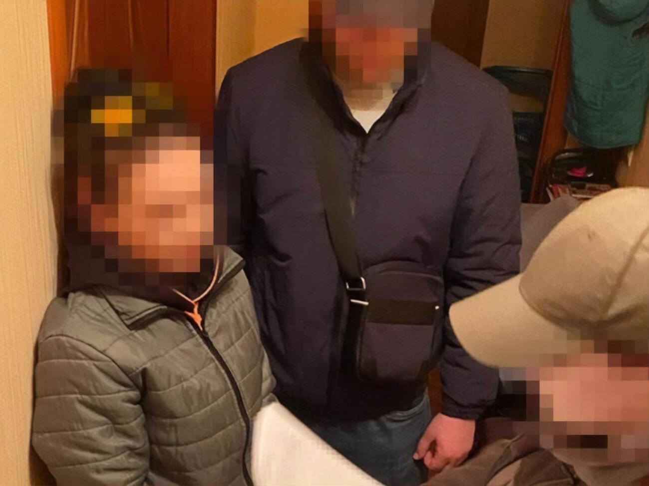 По данным следствия, задержанной оказалась местная жительница, которую спецслужба РФ привлекла к негласному сотрудничеству в начале этого года