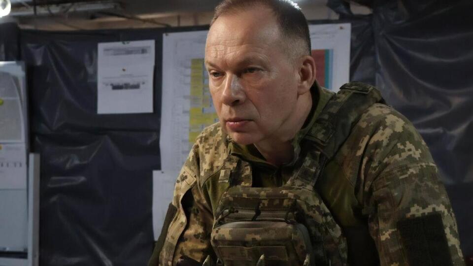 На бахмутском направлении ситуация остается напряженной, идут тяжелые бои, отметил Сырский