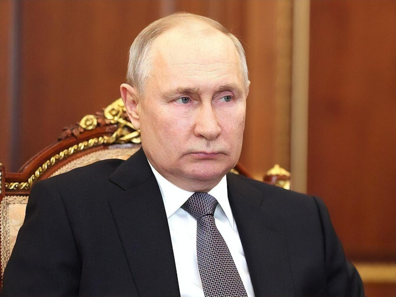 В российской верхушке обсуждаются сценарии отстранения Путина от власти, но пока на этот шаг никто не решился, говорит Буданов