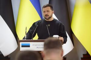 Зеленський підкреслив, що Україна постійно працює над звільненням усіх військовослужбовців і мирних громадян, які досі перебувають у неволі