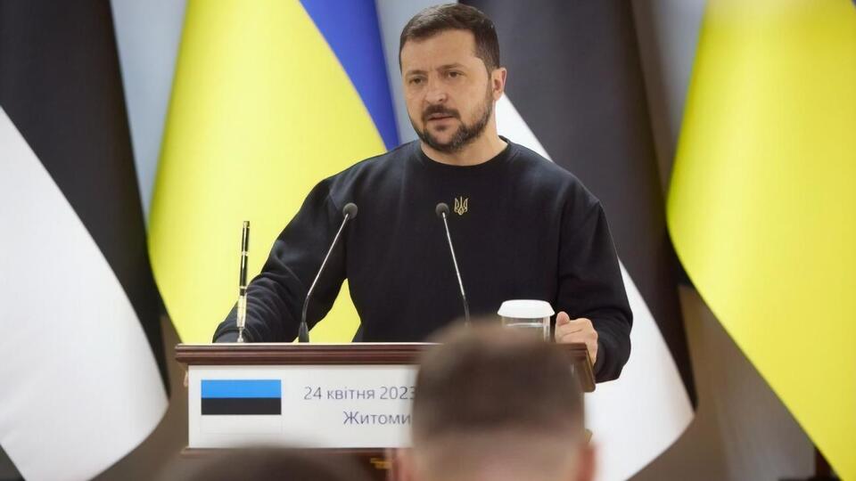 Зеленський підкреслив, що Україна постійно працює над звільненням усіх військовослужбовців і мирних громадян, які досі перебувають у неволі