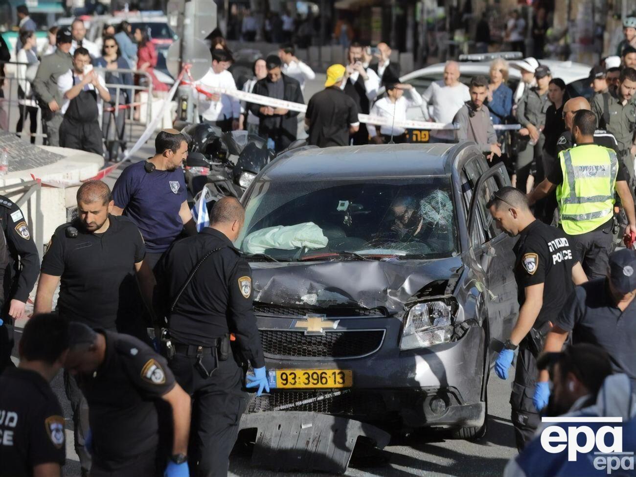 Унаслідок теракту п'ятеро людей постраждали, водія застрелили