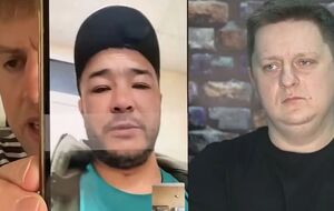 Звонок Улдарова (посередине) попал на камеру во время интервью Осечкина (слева) журналисту Шелесту (справа)