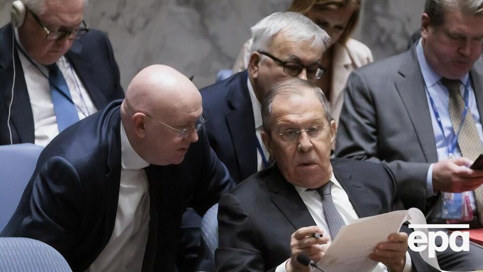 Лавров (другий ліворуч) закликав Захід "поводитися пристойно" і поважати РФ