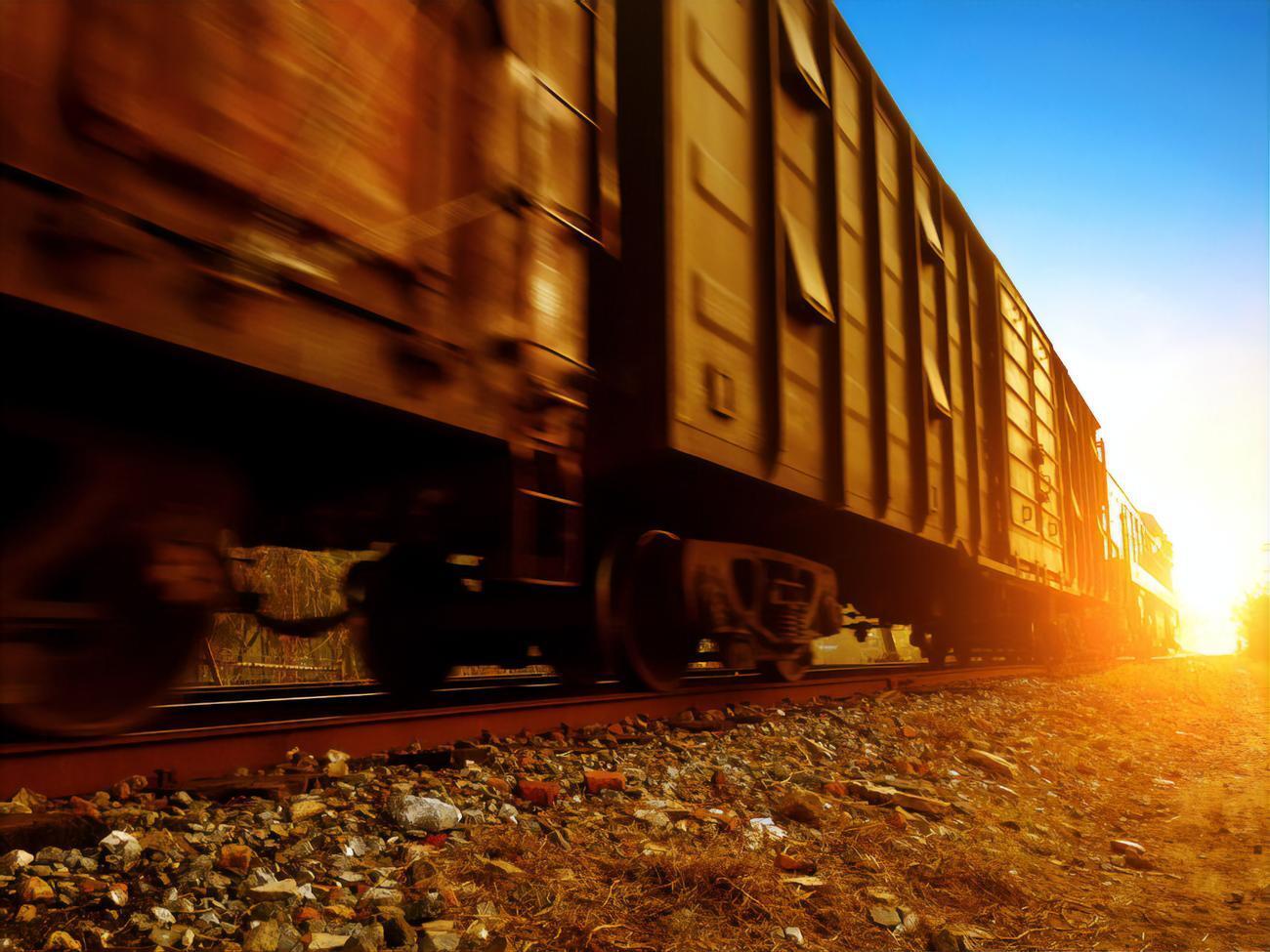 Железнодорожные перевозки были приостановлены с 15 апреля