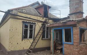 Российские снаряды прилетают в жилые дома