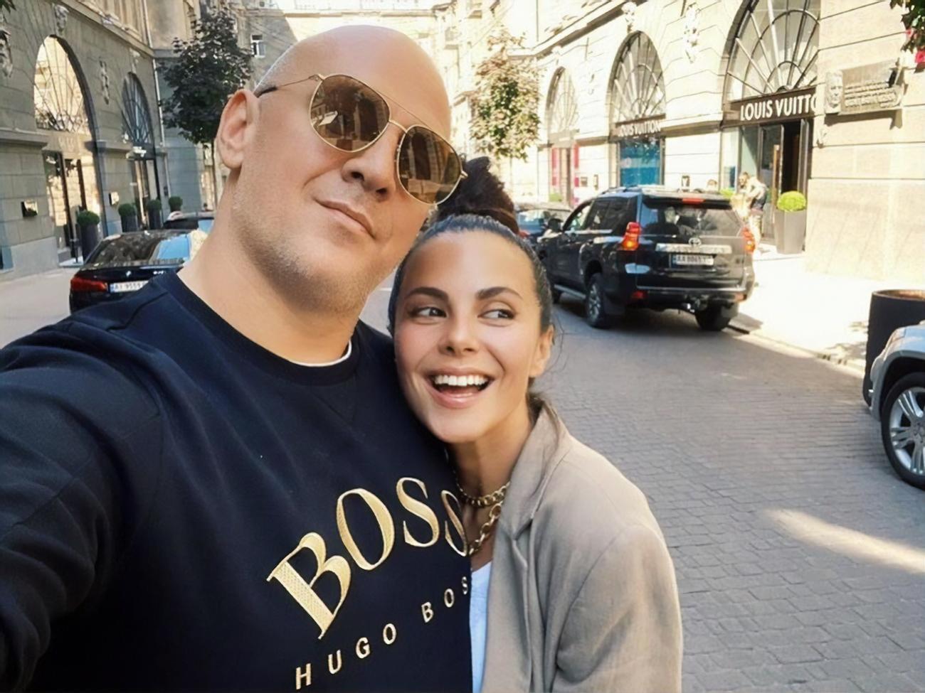 Каменських про від'їзд з України: Я готувала два альбоми. У мене було п'ять днів. І в мого чоловіка було п'ять днів, щоб поїхати в Іспанію й закінчити мій іспанський альбом