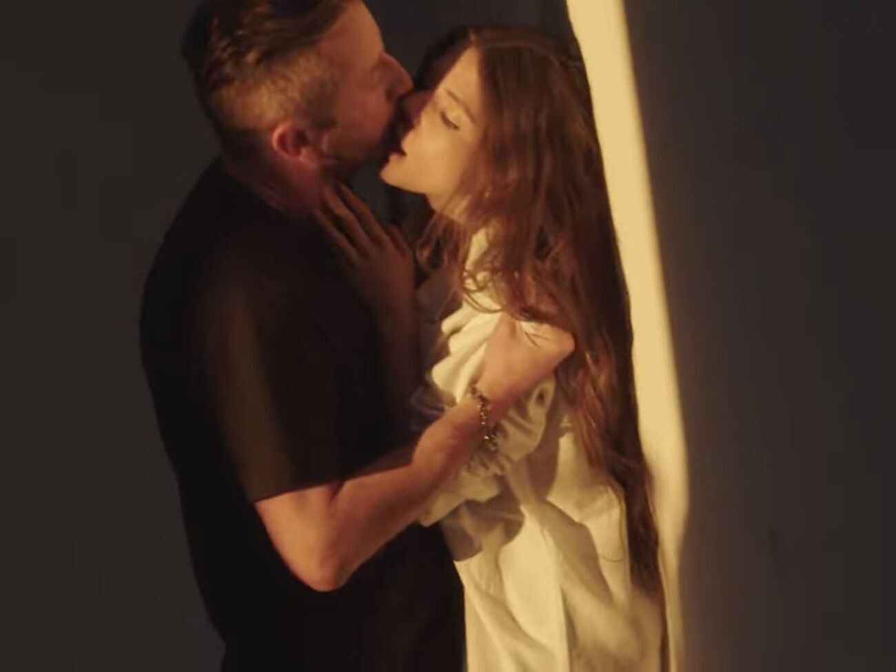 Жадан зізнався, що знімався у кліпі Соловій безоплатно