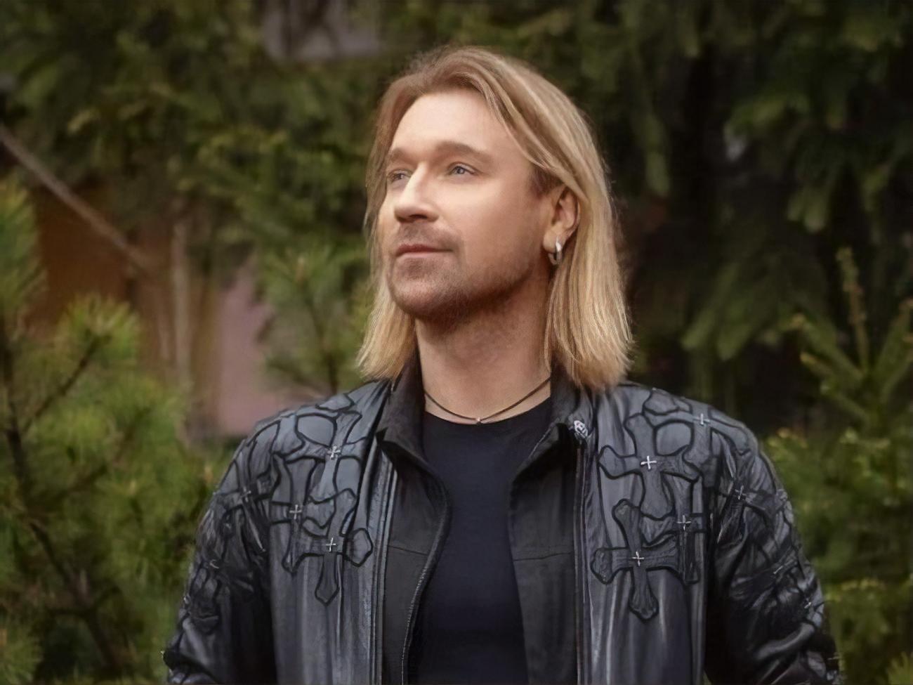 Про події в житті Винника розповідають люди з його оточення, а сам артист уже понад рік як зник із публічного простору