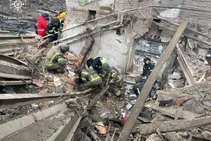 Российские захватчики обстреляли центр Купянска утром 25 апреля