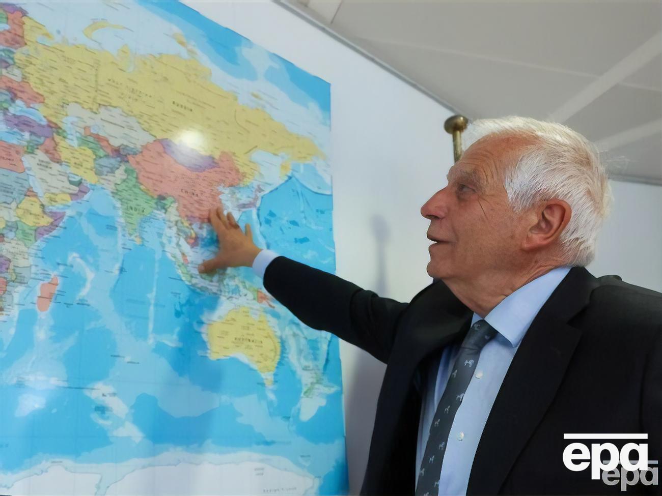 Боррель напомнил, что "нельзя ставить на одну доску агрессора и его жертву"