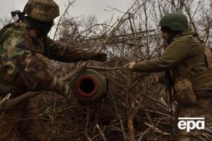 Вознаграждение в 100 тыс. грн, как и раньше, получают военнослужащие, которые выполняют боевые задачи непосредственно на переднем крае, отметил Сырский