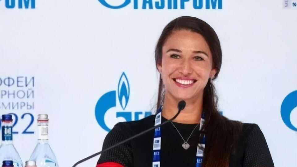 Дяченко стверджує, що її не пустили на борт через російський паспорт