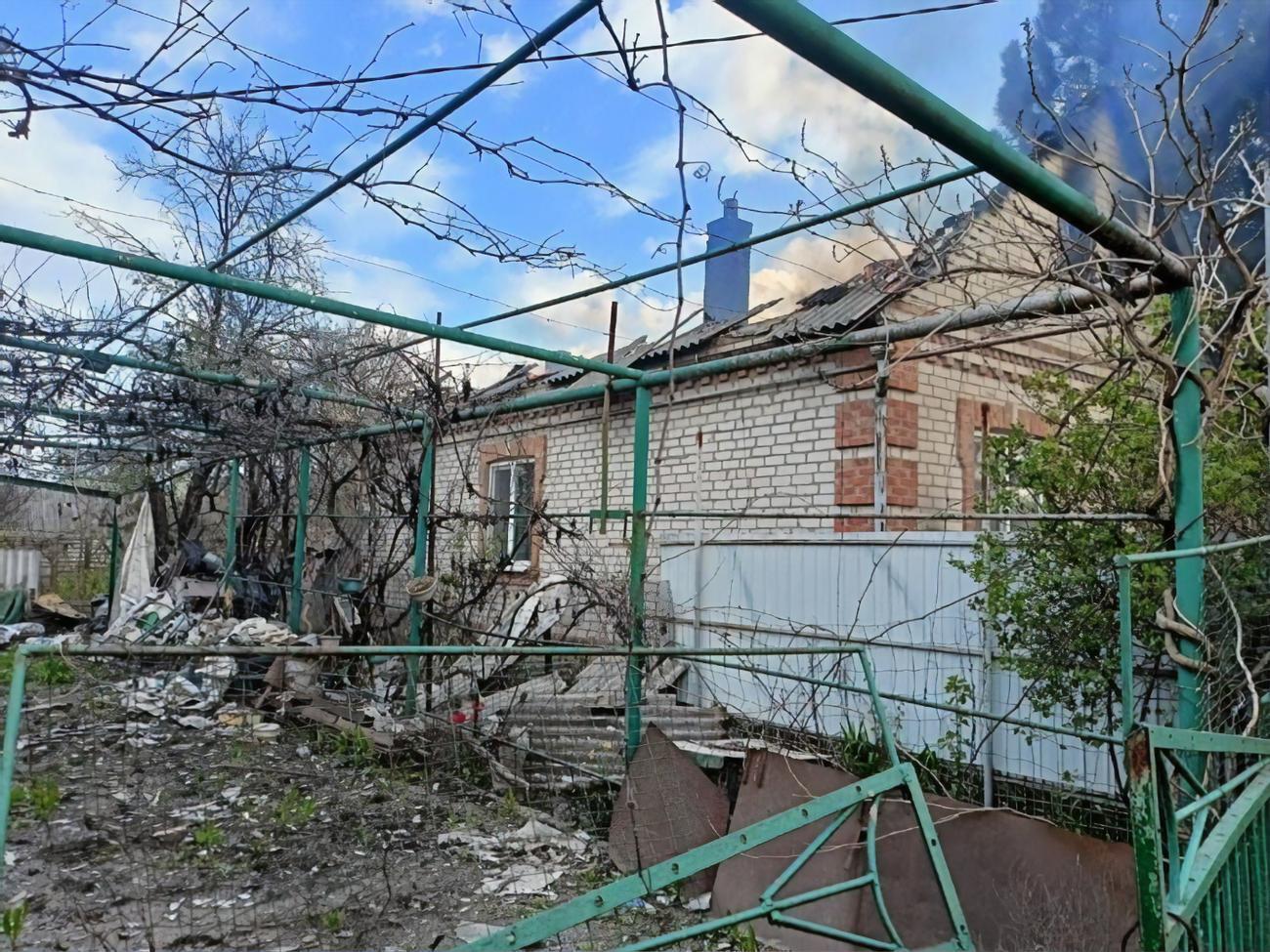 Оккупанты бомбят и обстреливают Орехов практически каждый день