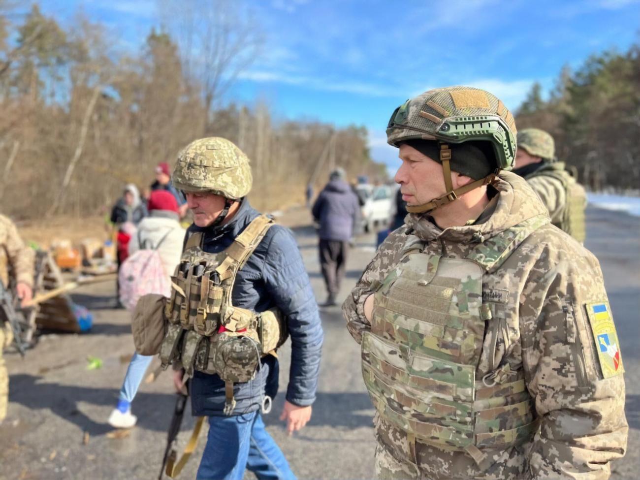 Сырский (справа) командовал обороной Киева после полномасштабного нападения РФ