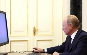 Путін не довіряє інтернету і не так уже й добре вміє мислити, обробляючи отриману інформацію, вважає Веллер