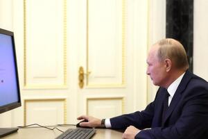 Путін не довіряє інтернету і не так уже й добре вміє мислити, обробляючи отриману інформацію, вважає Веллер