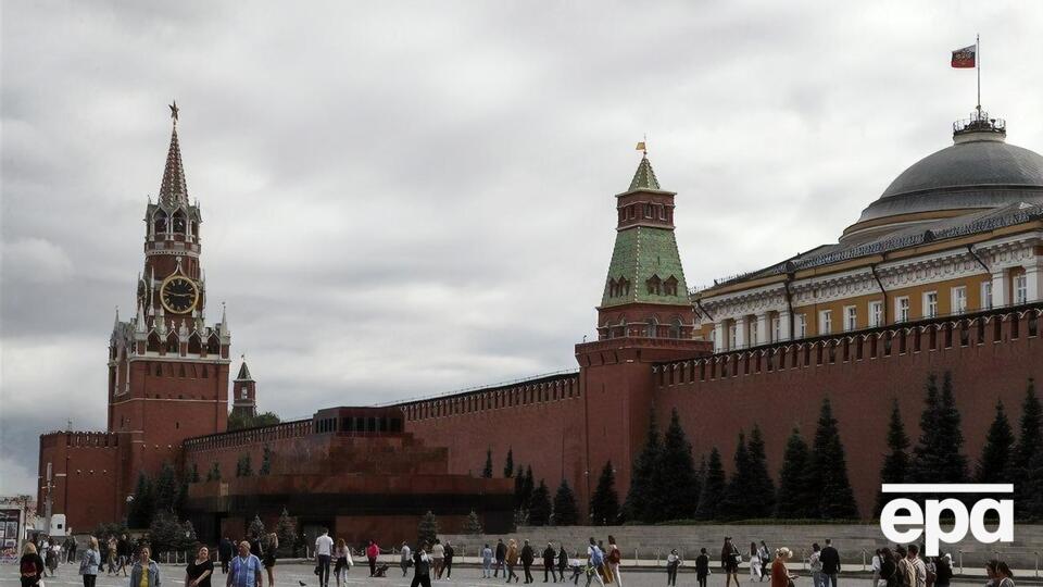 Раньше Красную площадь также закрывали из-за парада, но так надолго – впервые