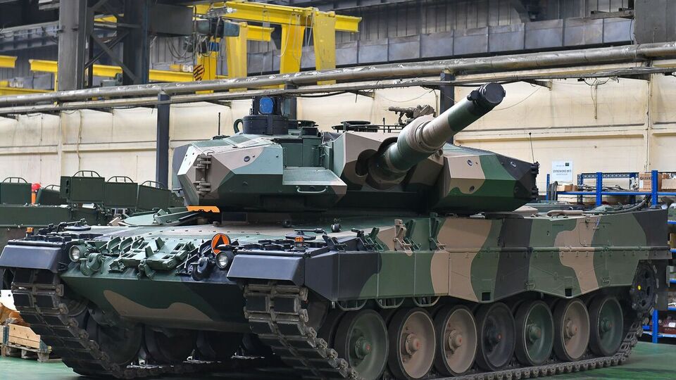 Усі призначені Україні західні танки Leopard обслуговуватимуть і ремонтуватимуть у Bumar-Labędy