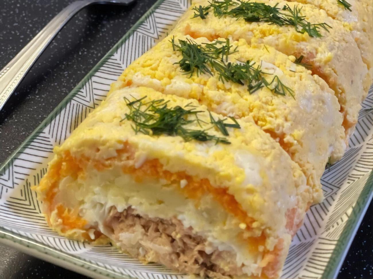 Салат "Мімоза" має настоятися в холодильнику щонайменше чотири години