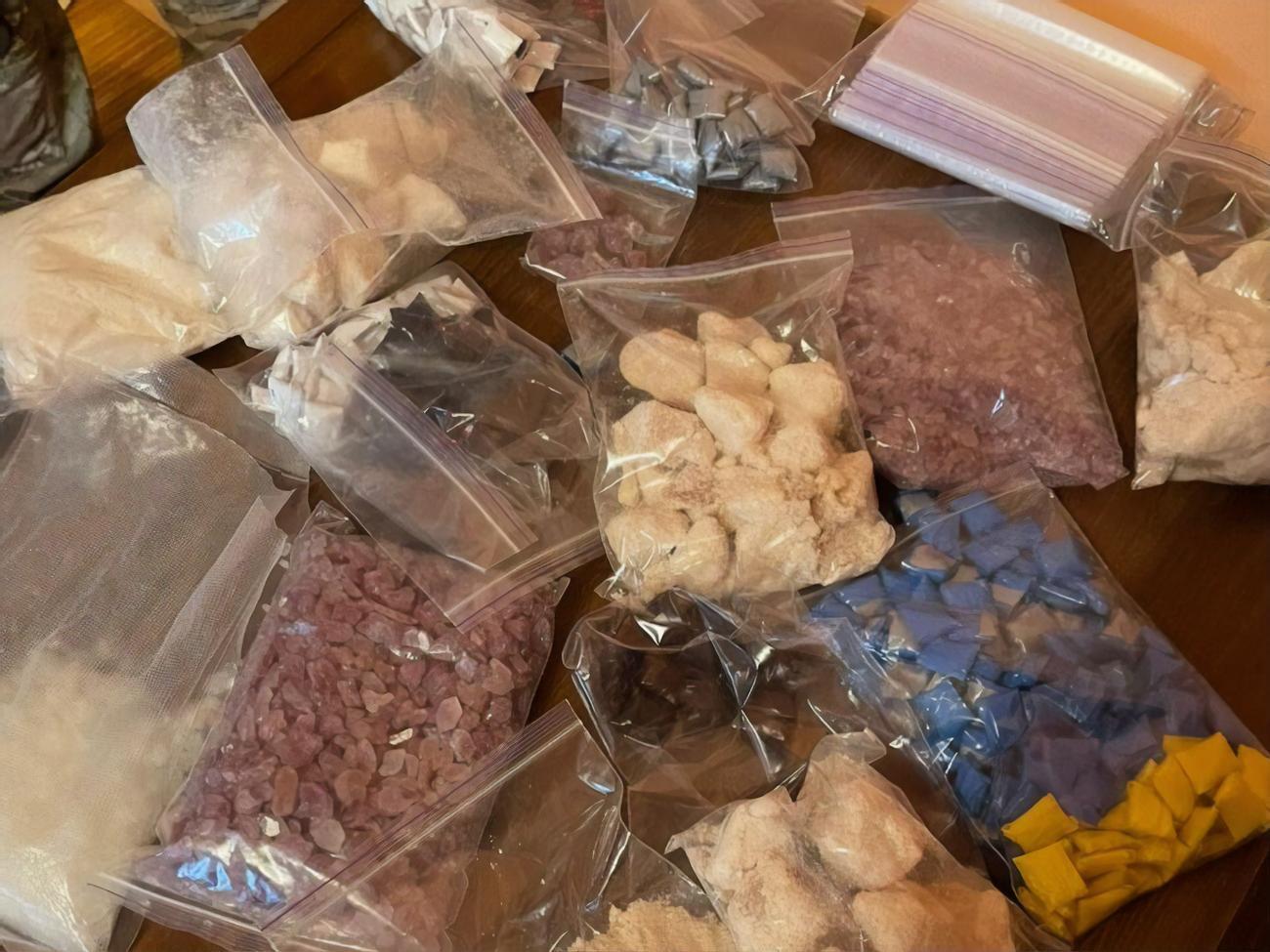 В ходе обысков изъято более 20 кг психотропных веществ