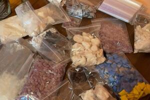 В ходе обысков изъято более 20 кг психотропных веществ