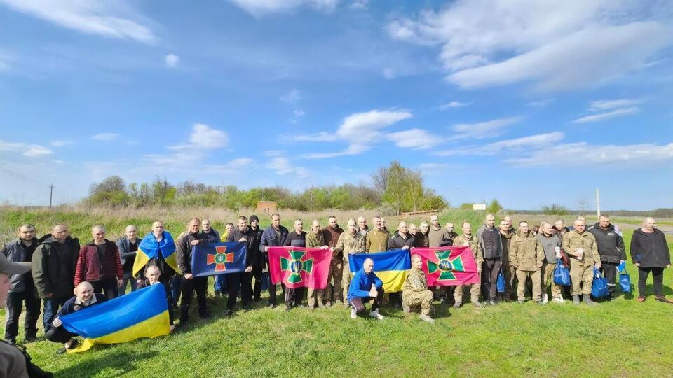По словам Ермака, освободили шесть украинских офицеров