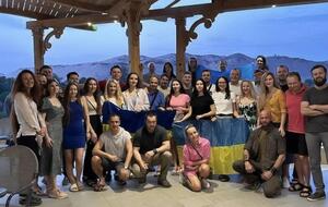 Україна вивозить своїх громадян із зони конфлікту