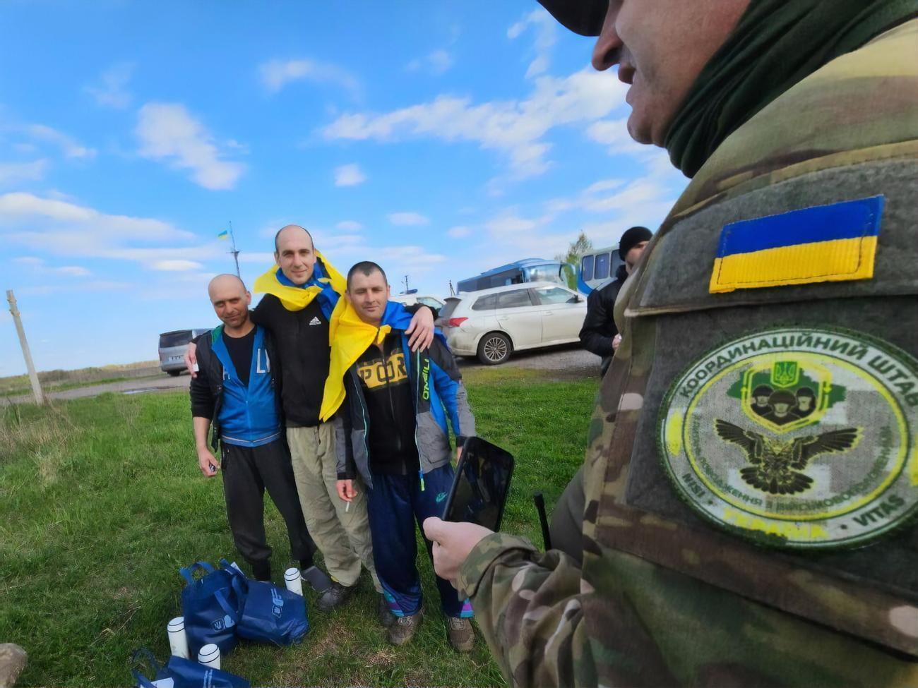 Из плена вернули украинцев, защищавших страну на востоке