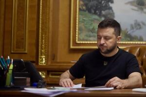 Зеленский (на фото) поблагодарил Гросси за специальную программу МАГАТЭ по медицинскому обеспечению украинских атомщиков