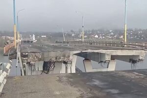 Окупанти обстріляли представників ЗМІ приблизно о 14.00 у районі Антонівського мосту, повідомили у поліції