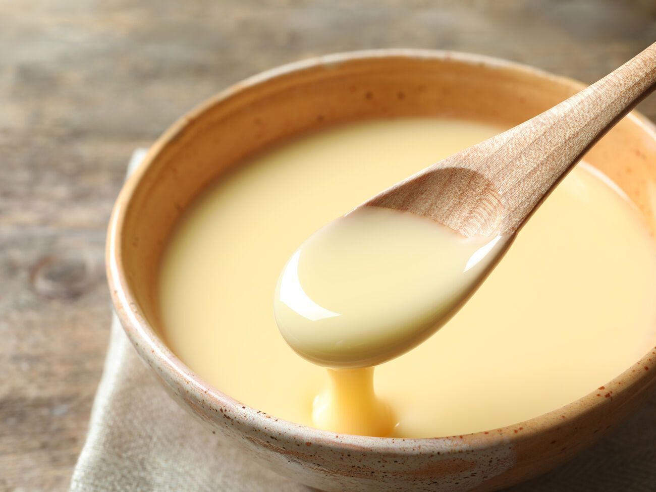 Консистенция сгущенки регулируется временем уваривания молока с сиропом