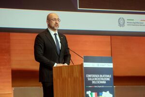 Шмыгаль находился с визитом в Италии 26 апреля