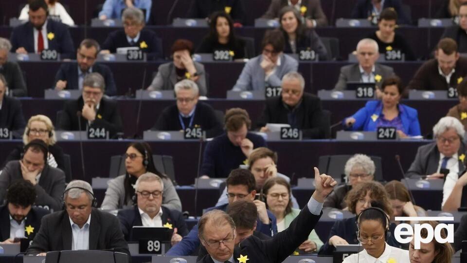 За проект проголосовали 27 евродепутатов, один – против, еще семь воздержались