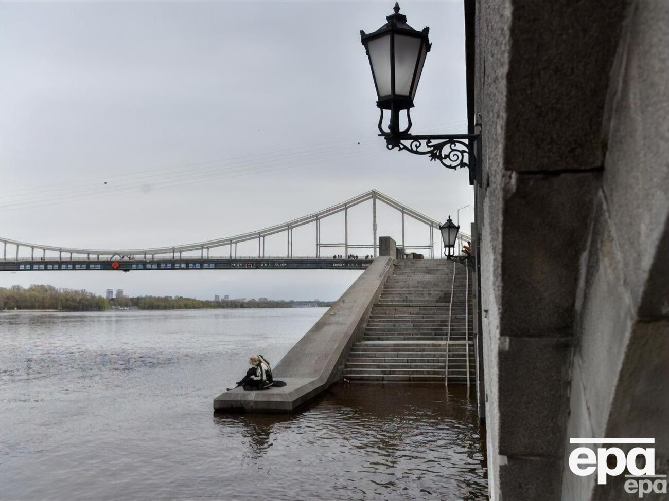 В Киеве продолжает подниматься вода