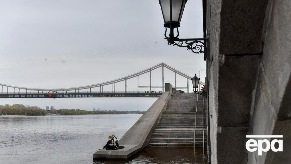 В Киеве продолжает подниматься вода
