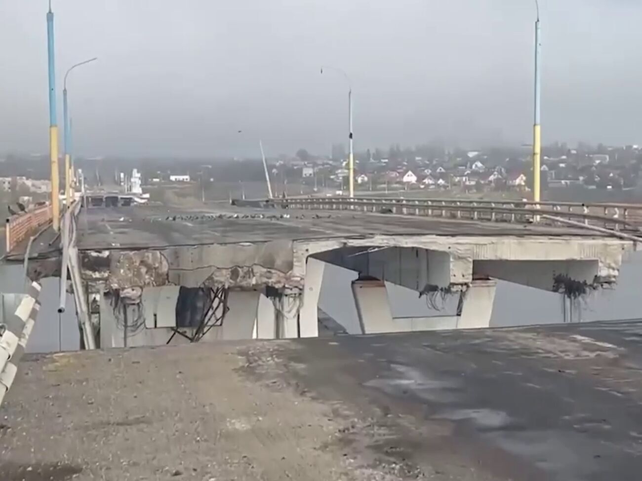 Унаслідок російського обстрілу в районі Антонівського мосту загинув репортер Бітік, який допомагав Зуніно висвітлювати війну в Україні