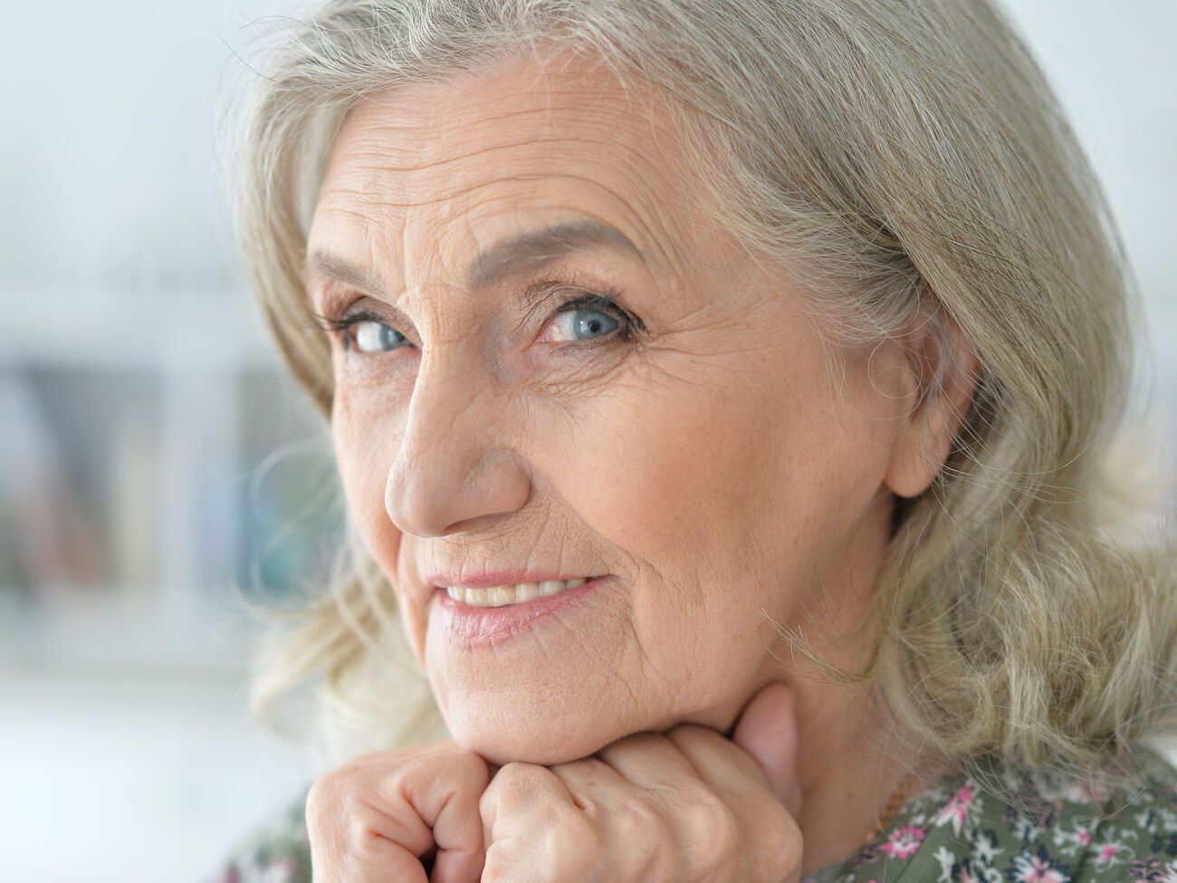 Одним из способов профилактики мимических морщин на лице является регулярная проверка зрения