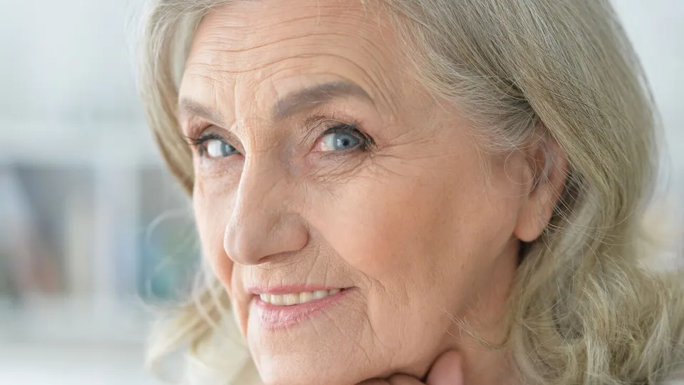 Одним из способов профилактики мимических морщин на лице является регулярная проверка зрения