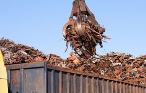 Экспорт металлолома из Украины нарастает и происходит с нарушениями, заявил Каленков