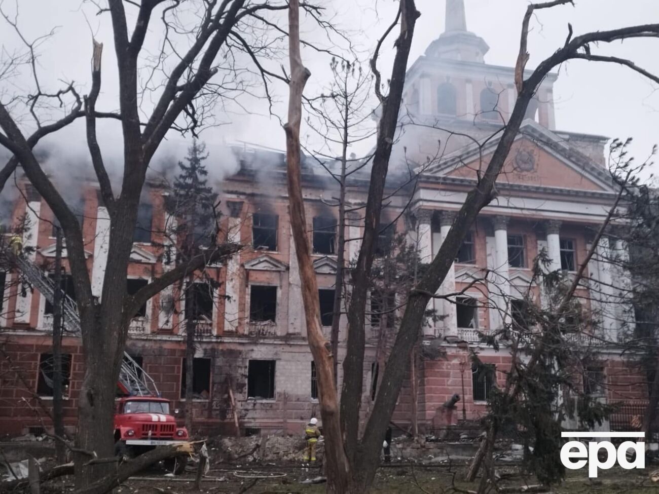 У Миколаєві внаслідок російської ракетної атаки пошкоджено понад 100 будівель