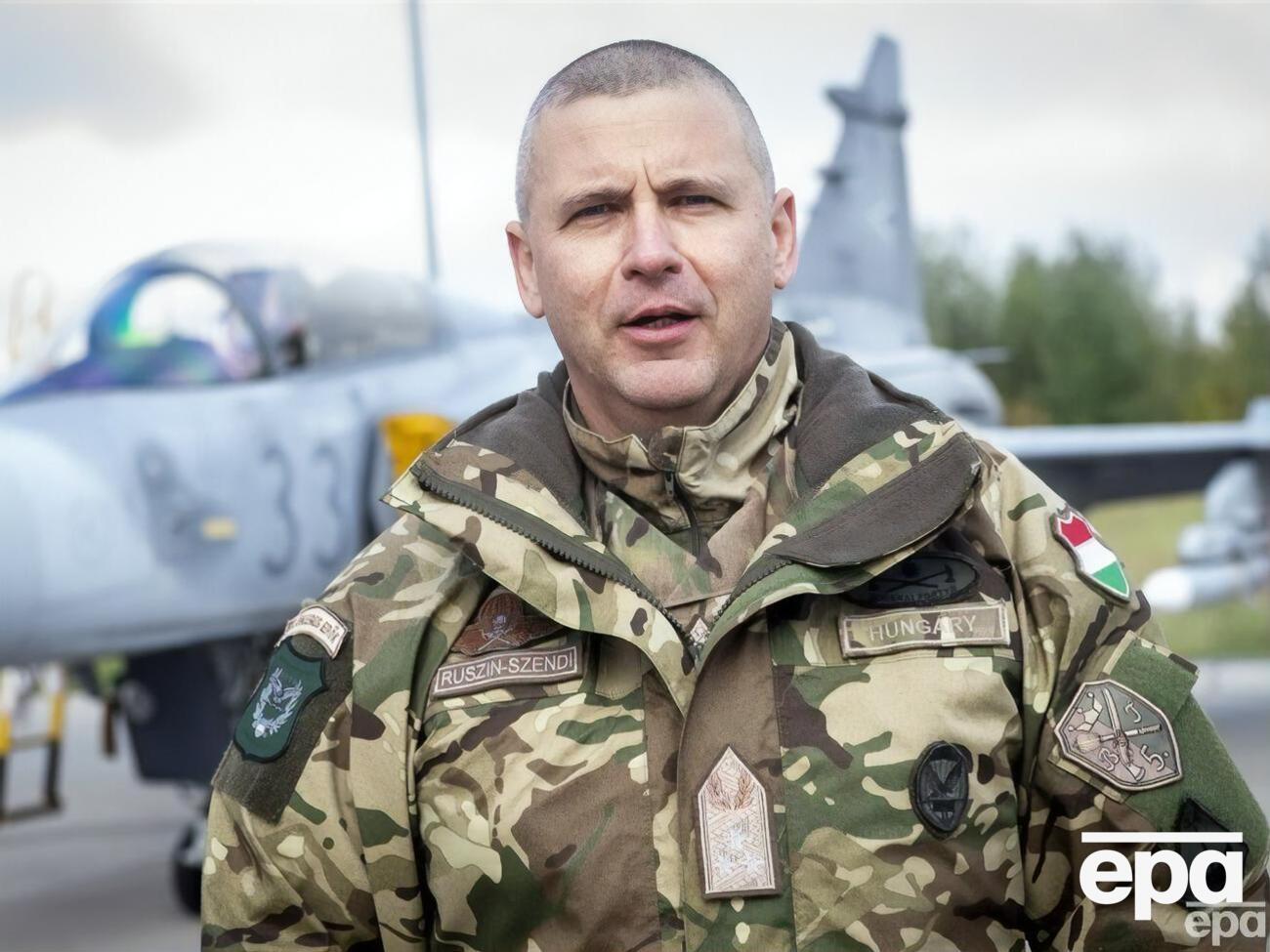 Русін-Сенді (на фото) було звільнено без пояснення причини, пишуть місцеві ЗМІ
