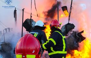 После попадания ракеты начался пожар