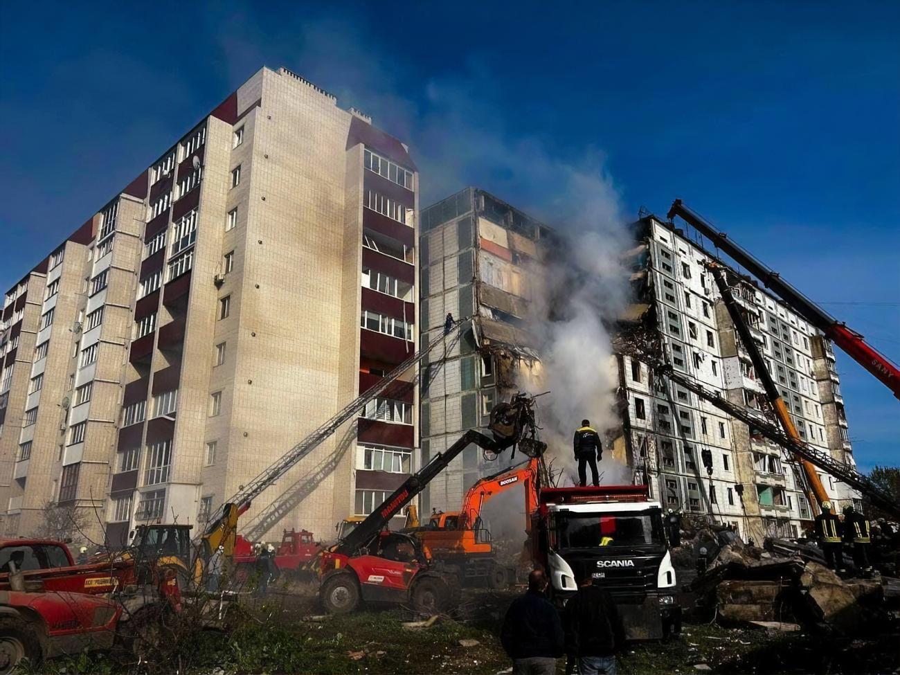 В результате ракетного удара РФ в Умани повреждены жилые дома, есть погибшие