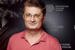 З 1999-го до 2019 року Кондратюк був співавтором, продюсером і ведучим програми "Караоке на майдані"