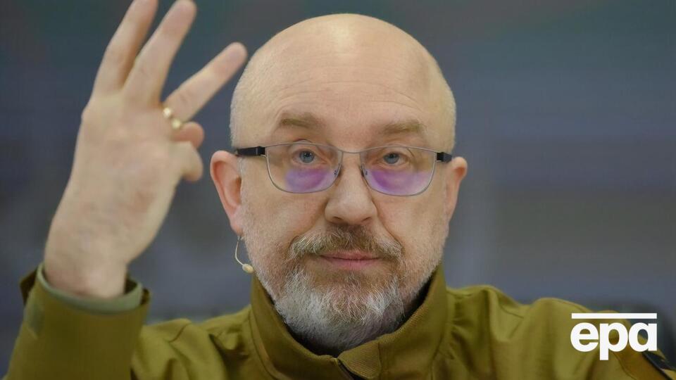 Сідати за стіл переговорів із тим, хто очолює Кремль, ніхто від України не буде – міністр оборони